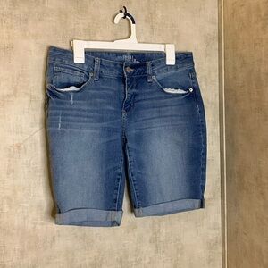 Time & Tru women’s mid rise shorts size 12
